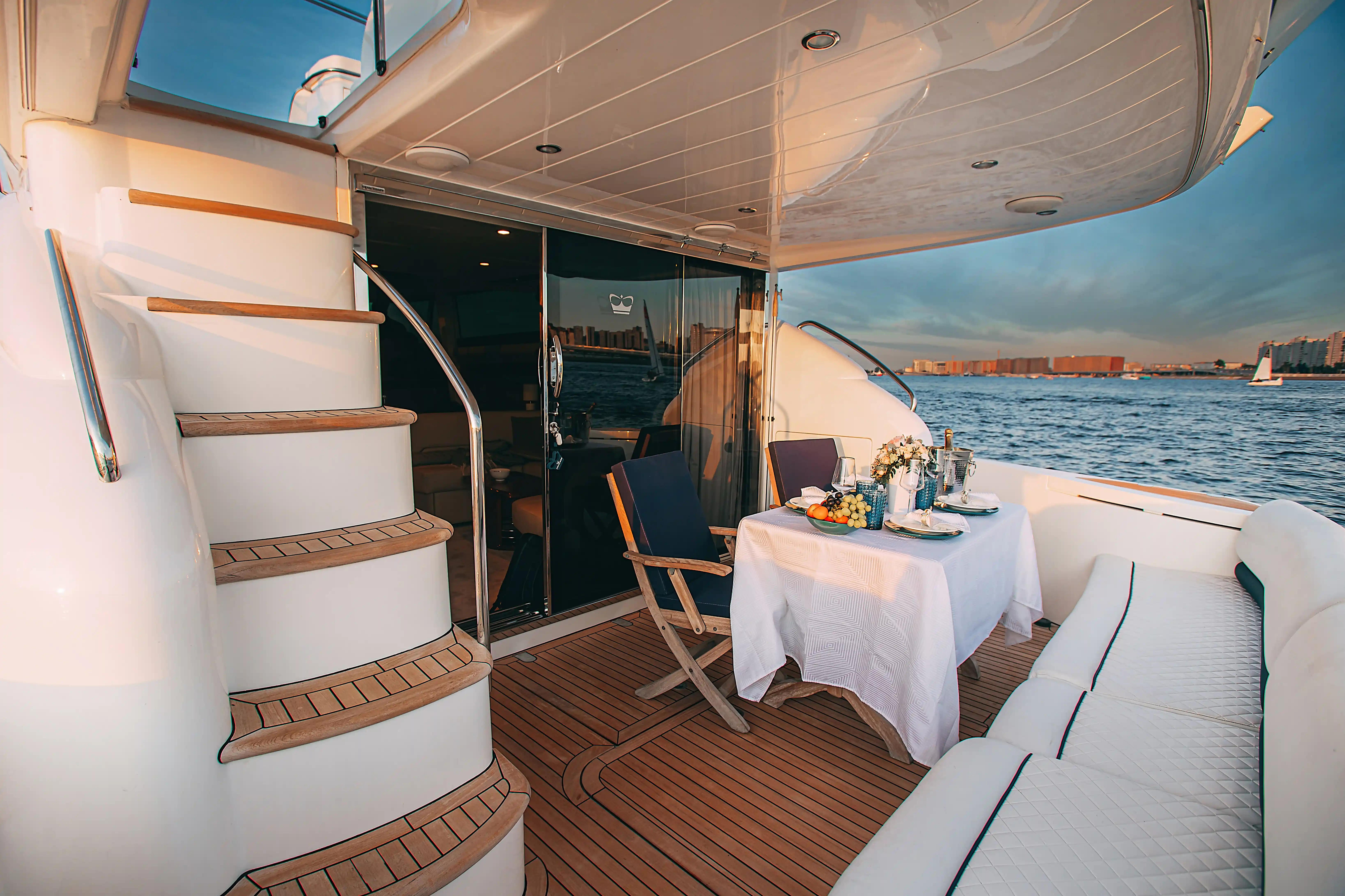 Яхта Princess 57 Esperanza image- 12